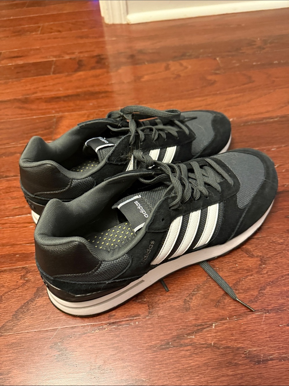 adidas Men’s Black & White Casual Sneakers - Picture 6 of 8
